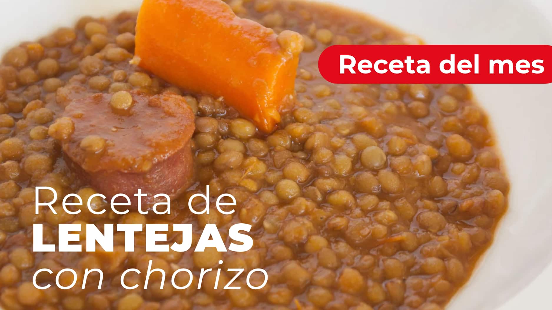Plato recién servido de lentejas con chorizo