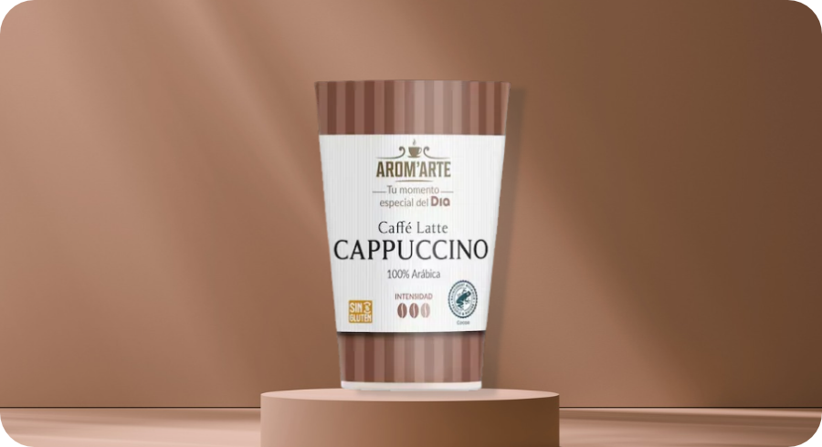 Vaso refrigerado de Café Latte Cappuccino 100% Arábica Arom'arte de Dia listo para beber y sin gluten, expuesto sobre podio de estudio.